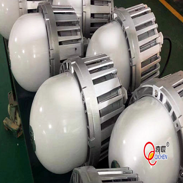 工业LED照明灯具透光件：PC与钢化玻璃透光件的深度剖析与选择指南